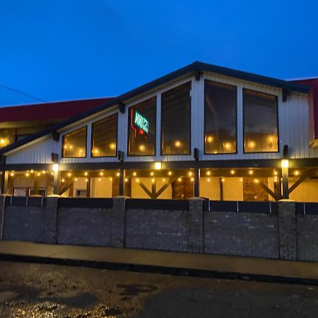 Lakewood Inn 100 Mile House Exteriér fotografie